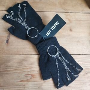 HOT TOPIC FINGERLESS GLOVES